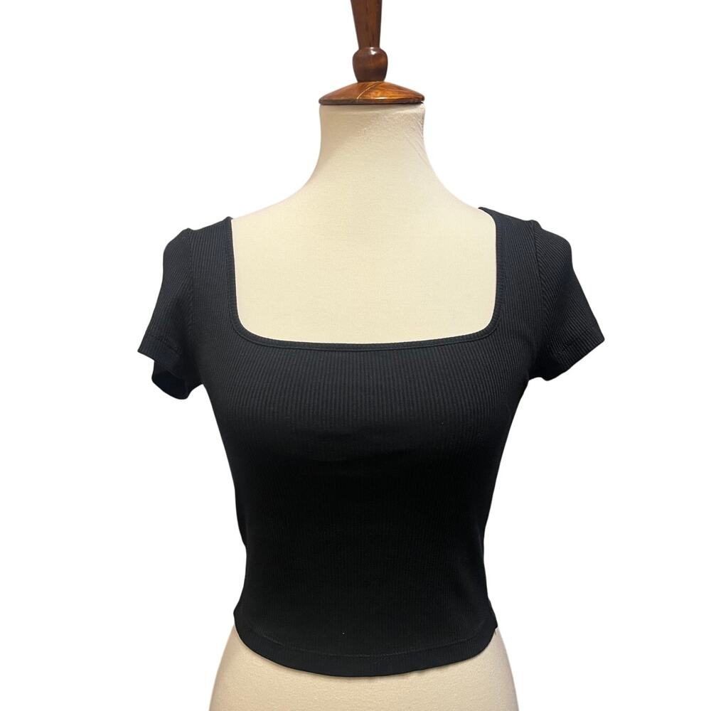 Cropped Ribbed Black Shirt